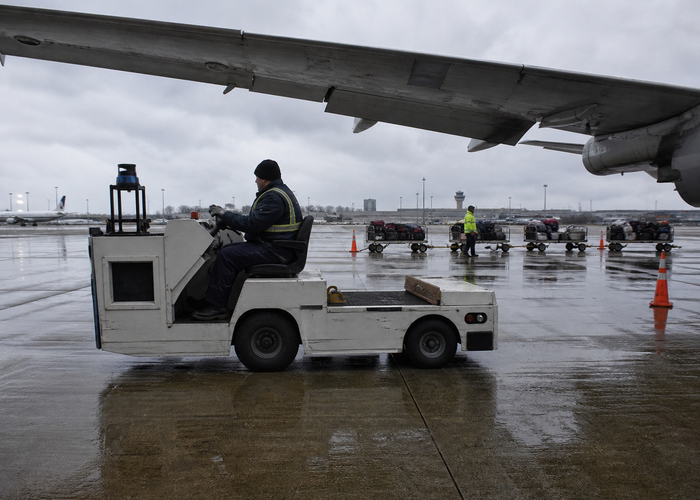 airport baggage tractor using 3D LiDAR on an active apron validation scene 2