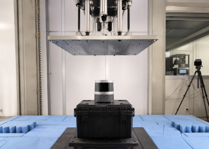 LiDAR sensor drop qualification in a test laboratory in a realistic LiDAR application scene