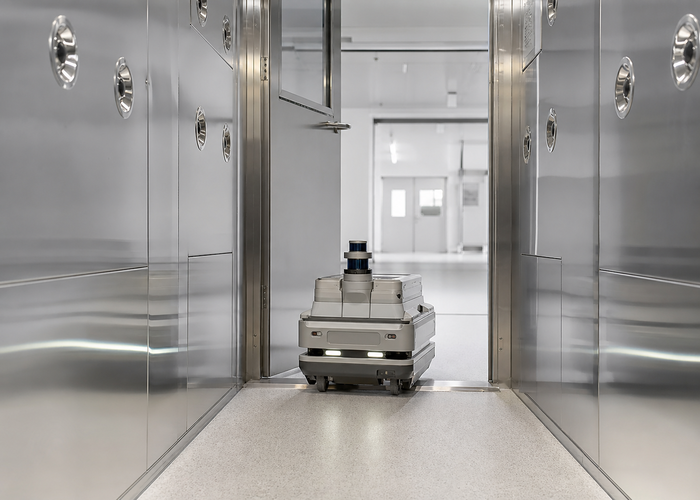 robotic LiDAR inside a cleanroom airlock in a realistic LiDAR application scene