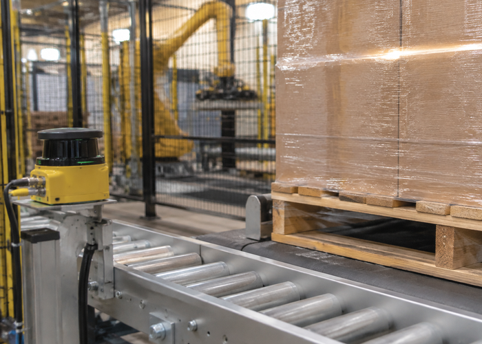 automated palletizer cell using a physical 3D LiDAR sensor to monitor wrapped pallet loads and guarded stop zones validation scene 2