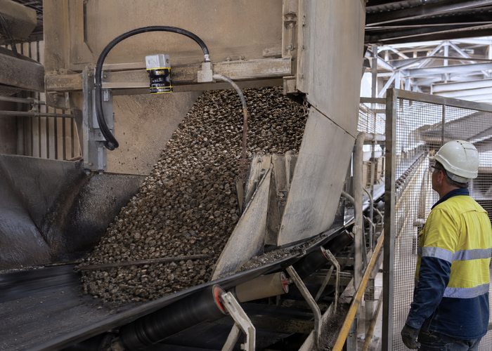 industrial LiDAR sensor monitoring a bulk-material conveyor transfer chute for pileup validation scene 3